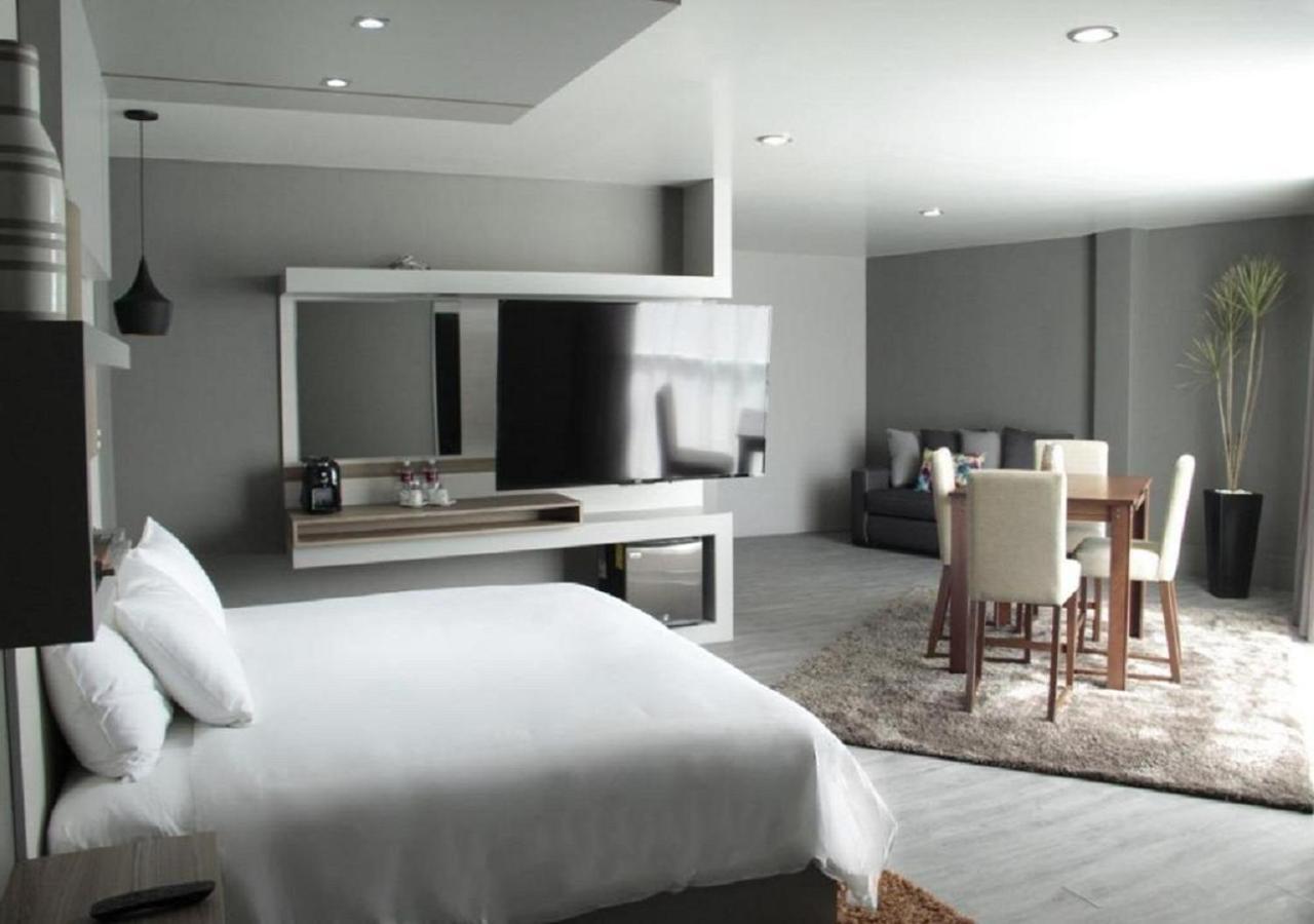 Esduma Hk Hotel Pachuca Buitenkant foto