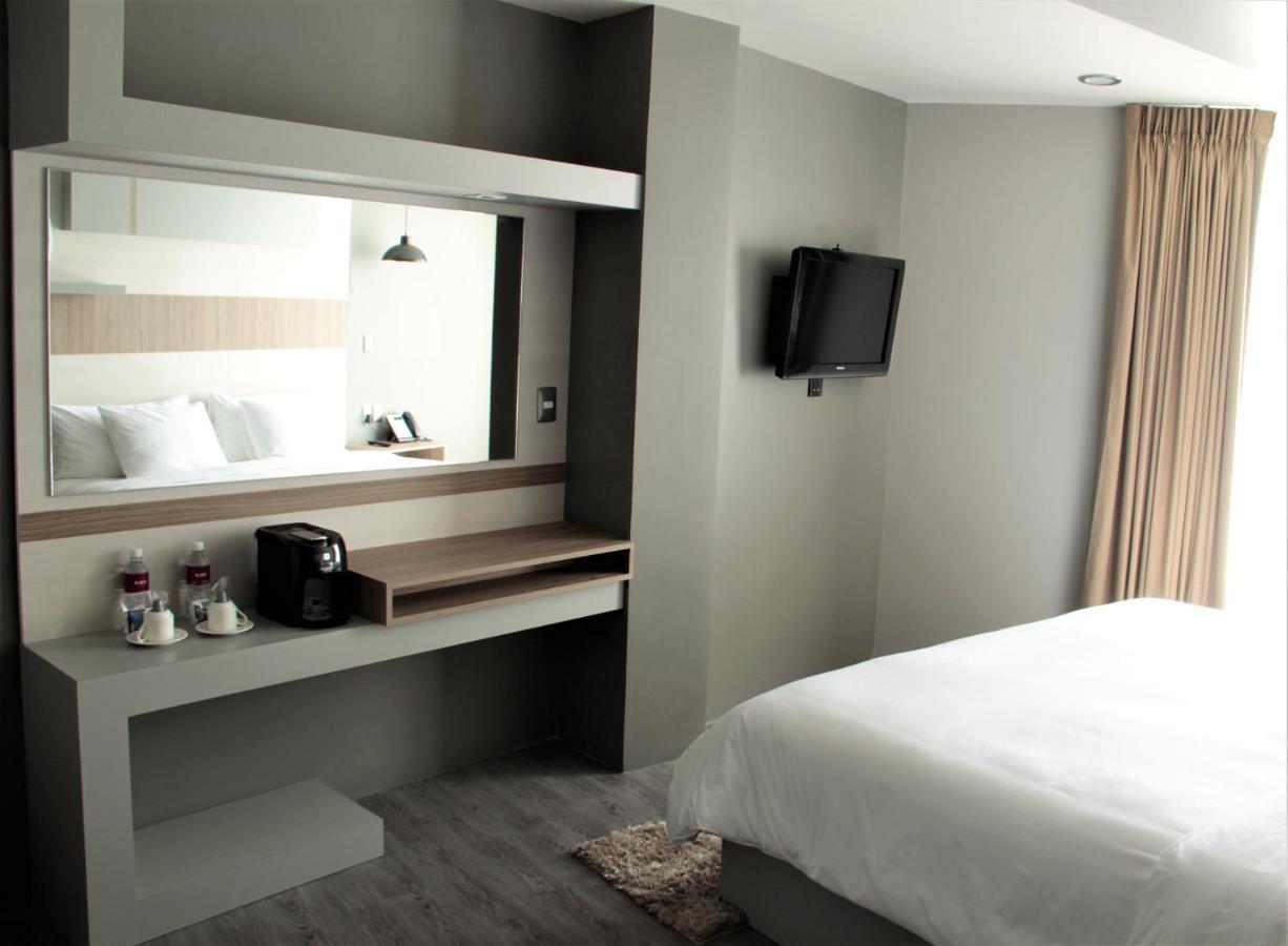 Esduma Hk Hotel Pachuca Buitenkant foto