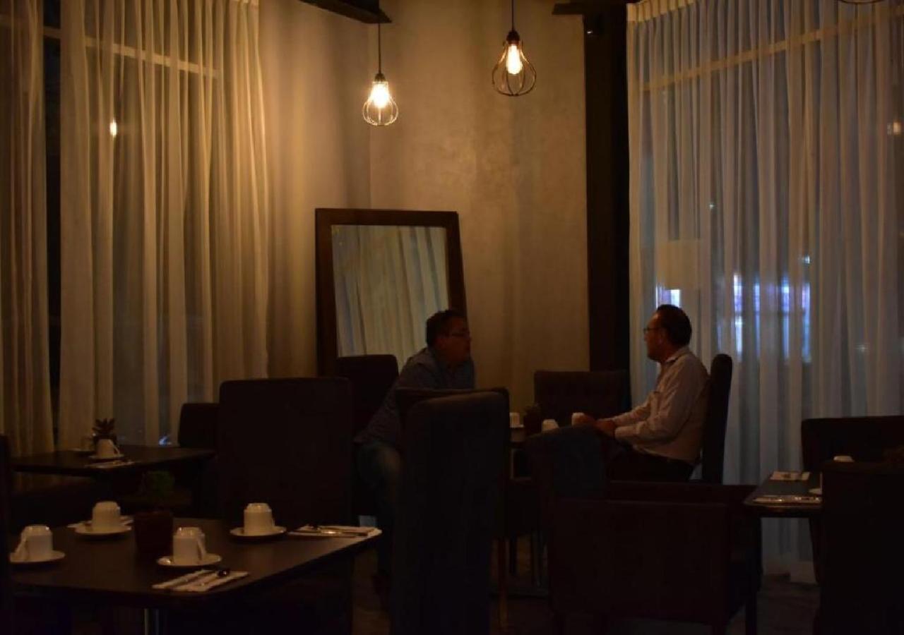 Esduma Hk Hotel Pachuca Buitenkant foto