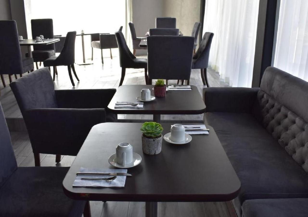 Esduma Hk Hotel Pachuca Buitenkant foto