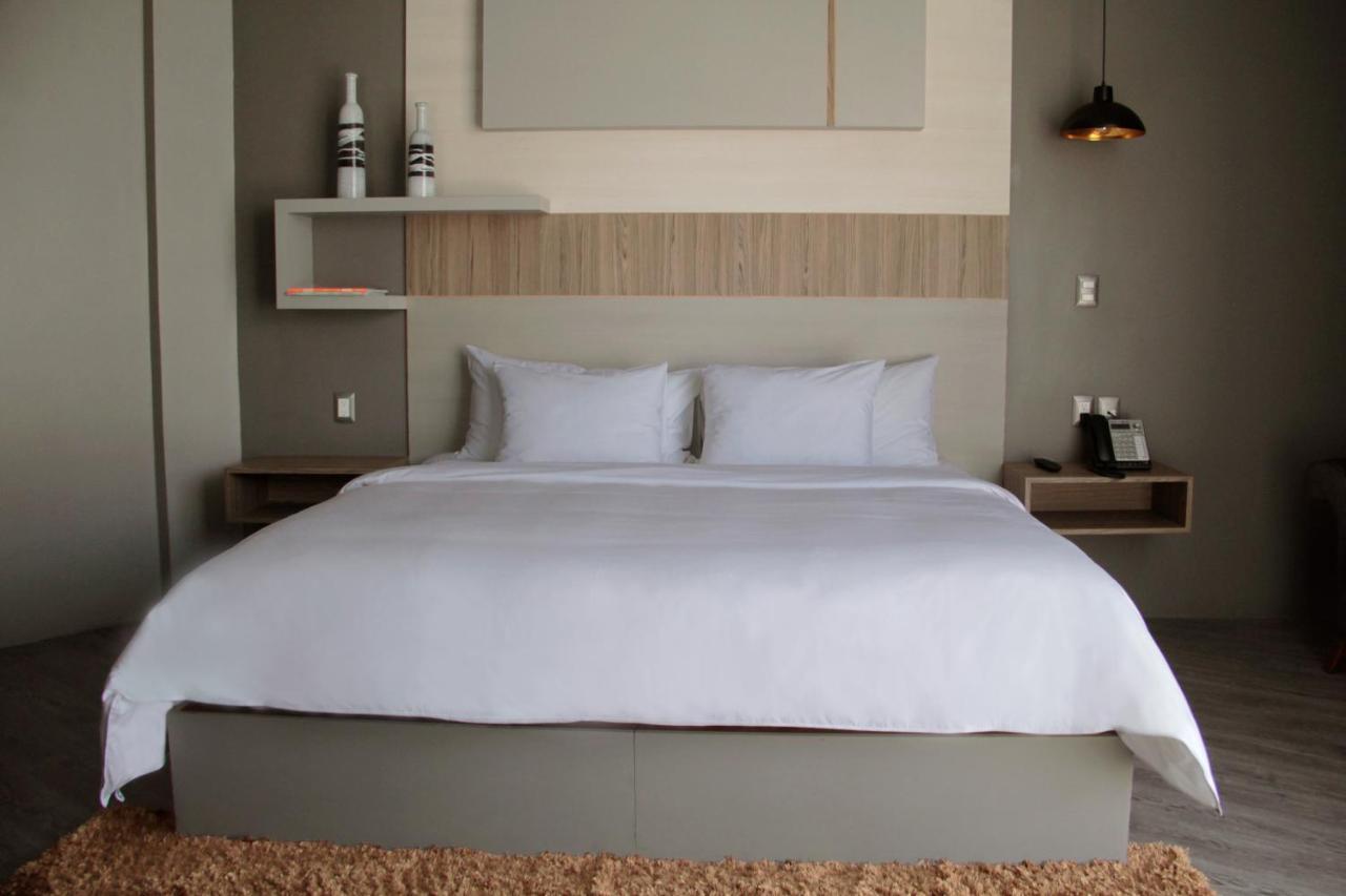 Esduma Hk Hotel Pachuca Buitenkant foto